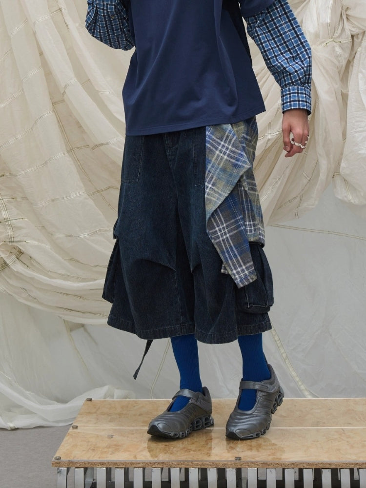 Street Style: Versatile Ways to Wear a Short, Detachable Checkered Scarf with Jeans or American-Style Loose-Fit Wide-Leg Pants
