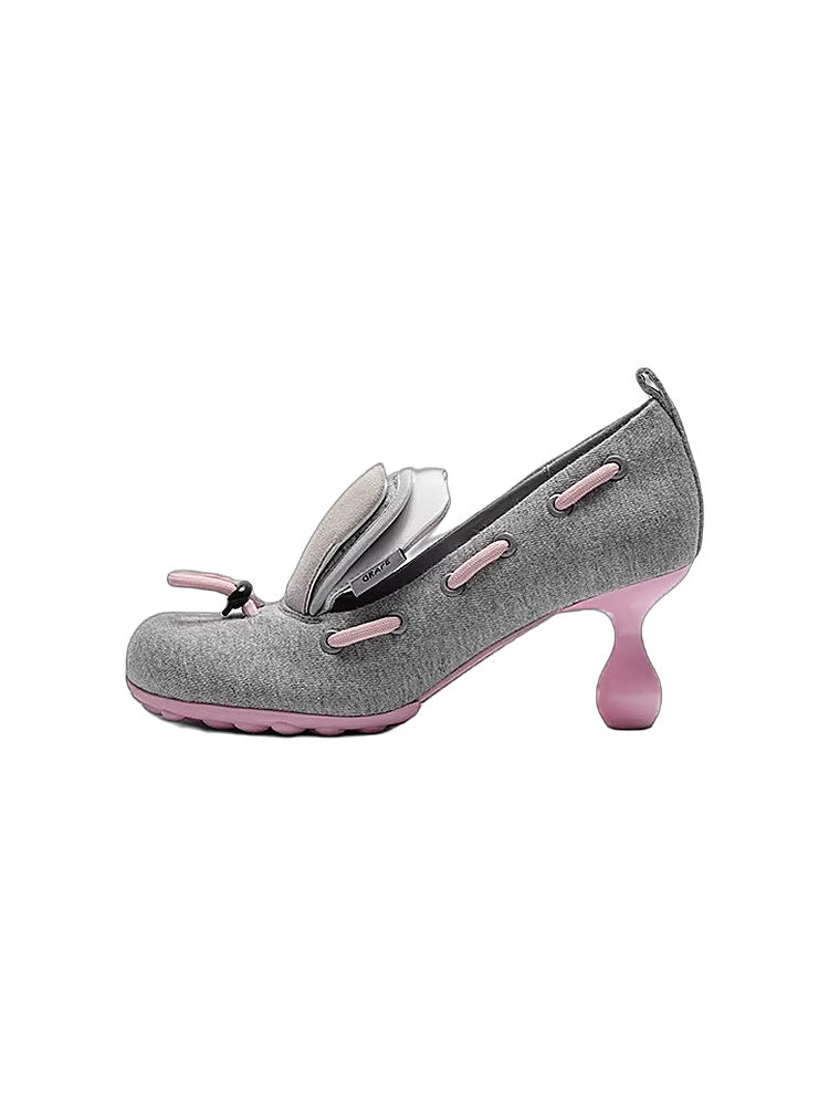 GRAPE Collection: Gray Three-Tongue Hoodie with Drawstring Accents and High-Heeled Pumps