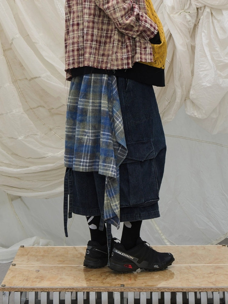 Street Style: Versatile Ways to Wear a Short, Detachable Checkered Scarf with Jeans or American-Style Loose-Fit Wide-Leg Pants