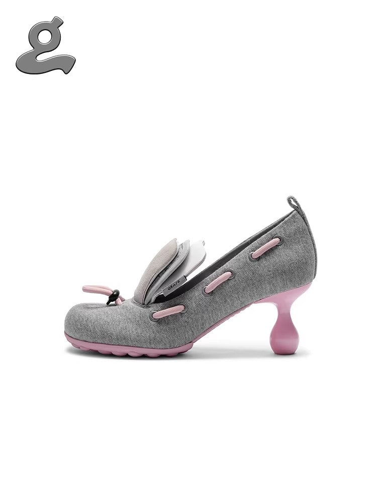 GRAPE Collection: Gray Three-Tongue Hoodie with Drawstring Accents and High-Heeled Pumps