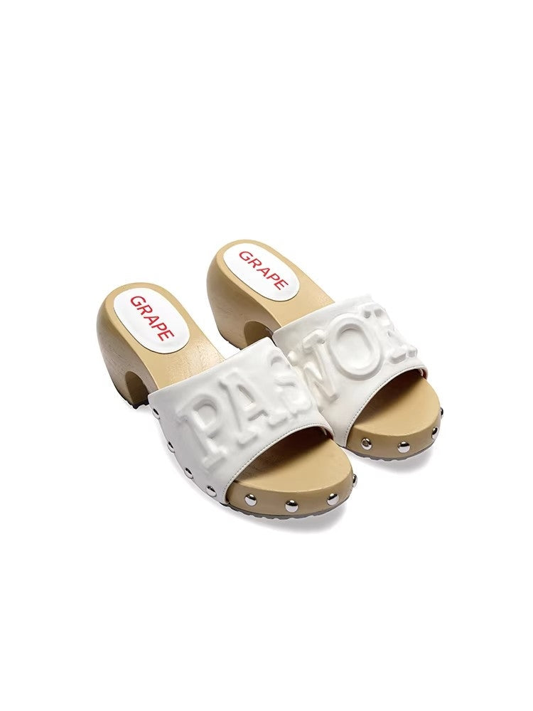 GRAPE New White 3D Letter-Print Clogs: Fashionable Sandals and Open-Toe Slippers