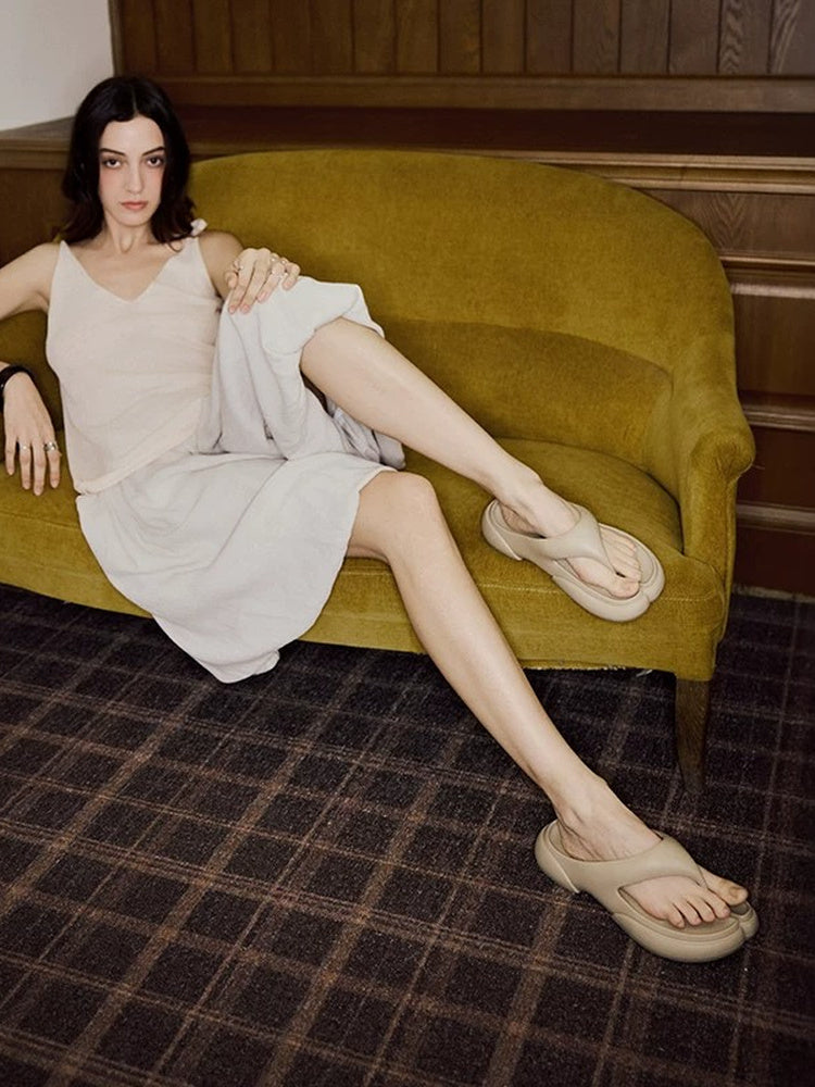 DAPHNE LAB Cushioned Toe-Loop Flip-Flop Sandals
