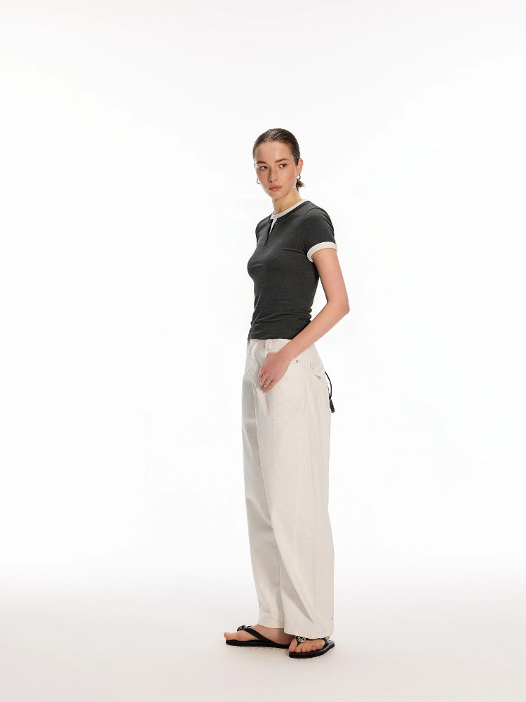 Dpercent Small V-neck Two-Piece Style with Contrasting Color Rolled Cuffs Two-Tone Straight-Shoulder Stretch T-Shirt