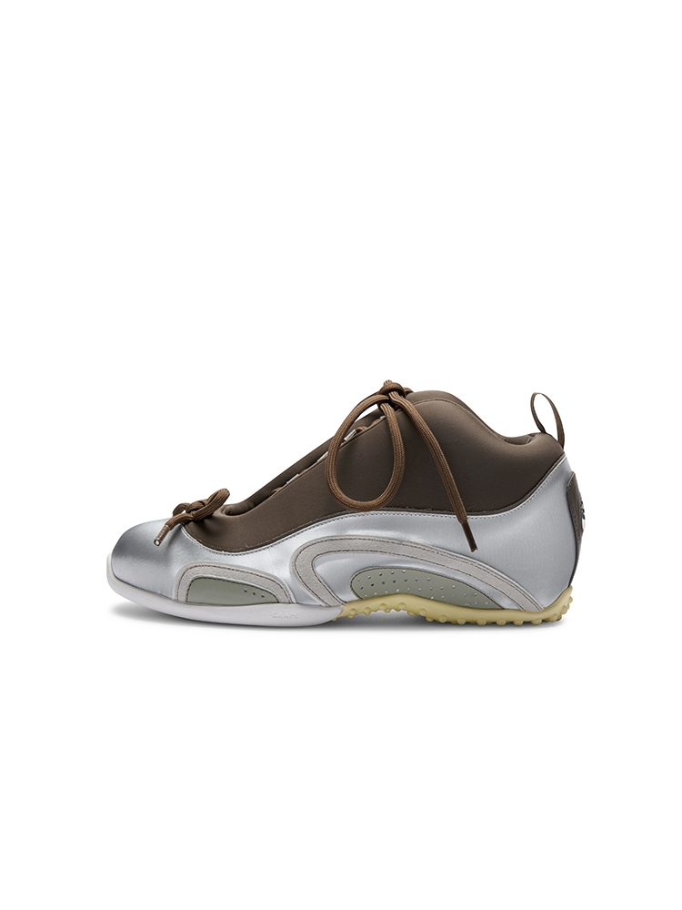 Ballet-style basketball shoes with built-in heel lifts