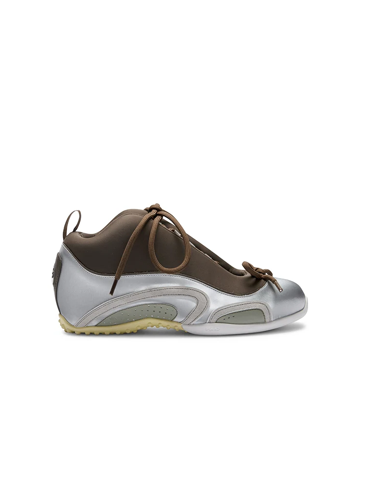 Ballet-style basketball shoes with built-in heel lifts