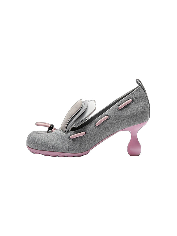 GRAPE Collection: Gray Three-Tongue Hoodie with Drawstring Accents and High-Heeled Pumps