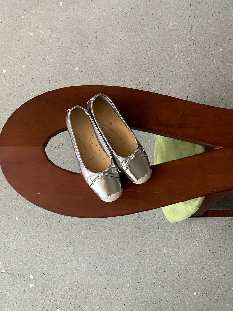 Mihara Yasuhiro French Round-Toe Butterfly Ballet Flats