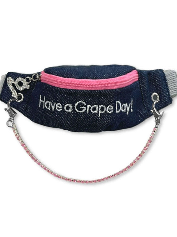 GRAPE New Arrival: Slogan Three-Color Chain Wristlet