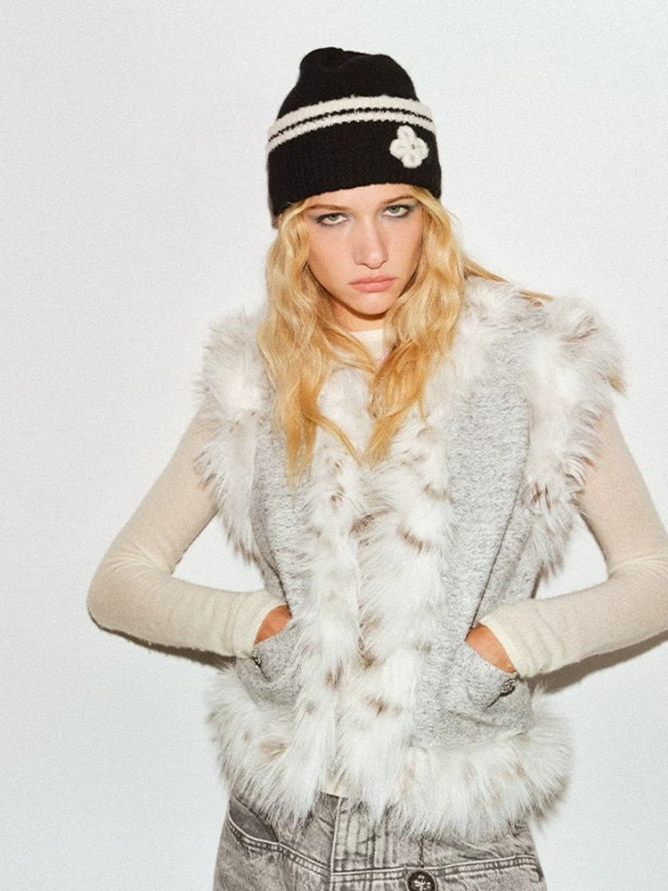 TOKOKKINO White Faux-Fur Zip Vest